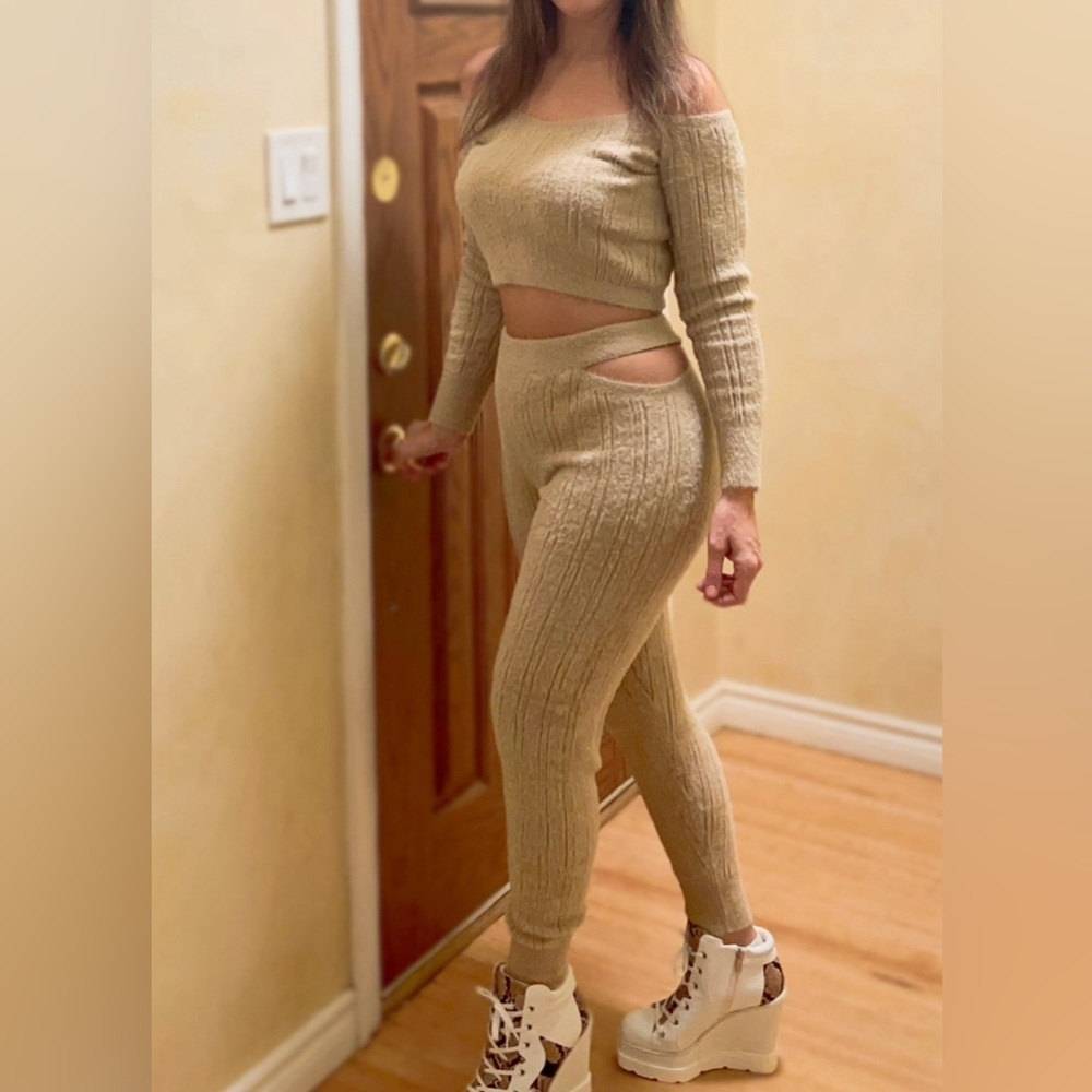 🐫Super soft faux fur tan two piece jumpsuit set!🐫